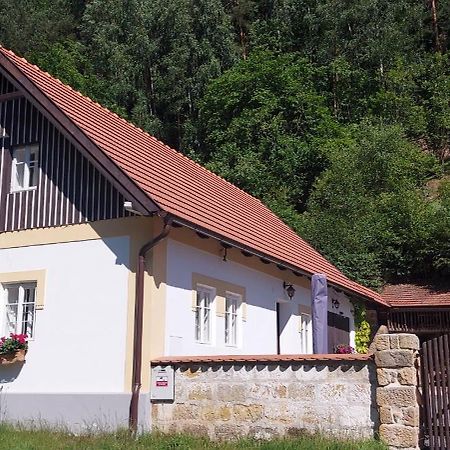 Hlucov Lesni Chalupa Kokorin Exterior foto