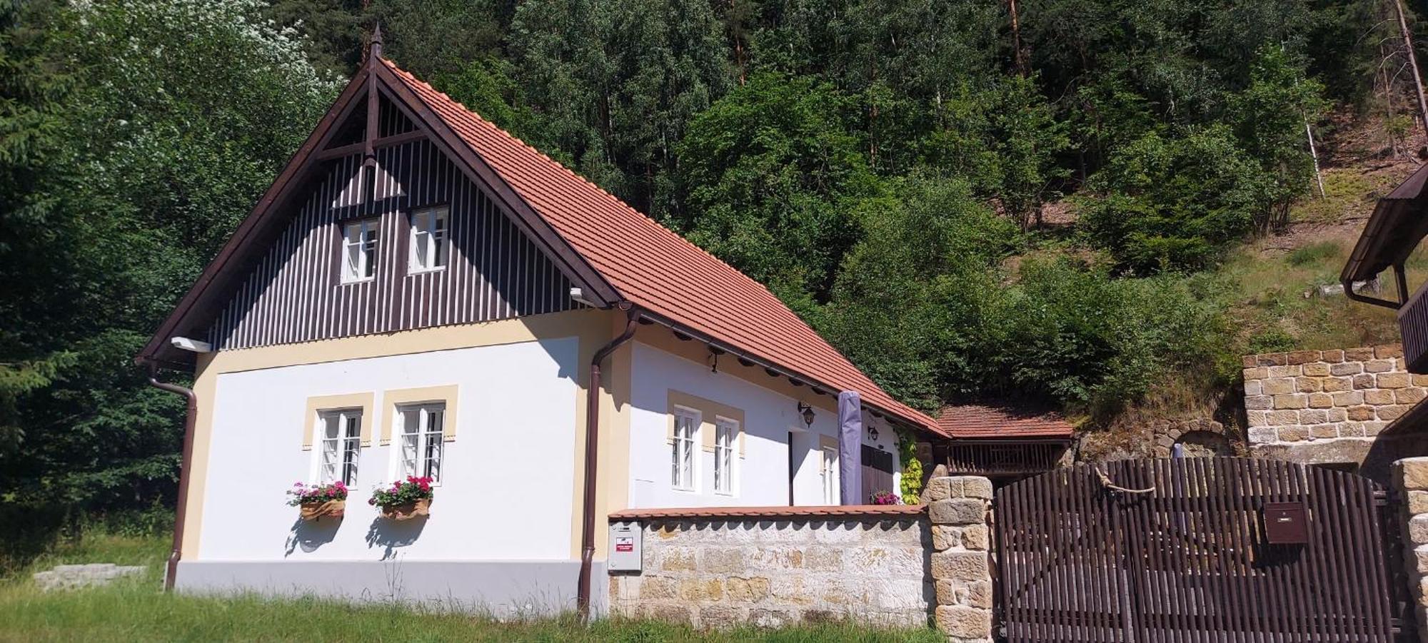Hlucov Lesni Chalupa Kokorin Exterior foto